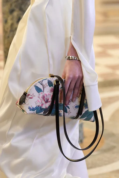 Look 75